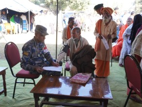 सिमावर्ती समुदायको स्वास्थ्य सुरक्षालाई मध्यनजर, सशस्त्र प्रहरी नवलपरासीको स्वास्थ शिविर