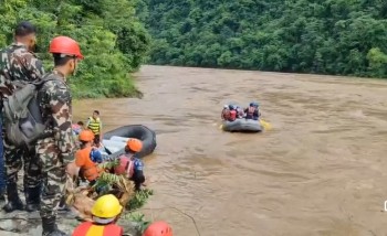 त्रिशुलीमा बेपत्ता भएका २ वटा बस खोज्दै सुरक्षाफौज(फोटो)