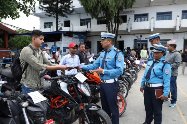 चोरी भएका २१ वटा मोटरसाइकल फेला पारी सवारीधनीलाई बुझायो ट्राफिक प्रहरीले