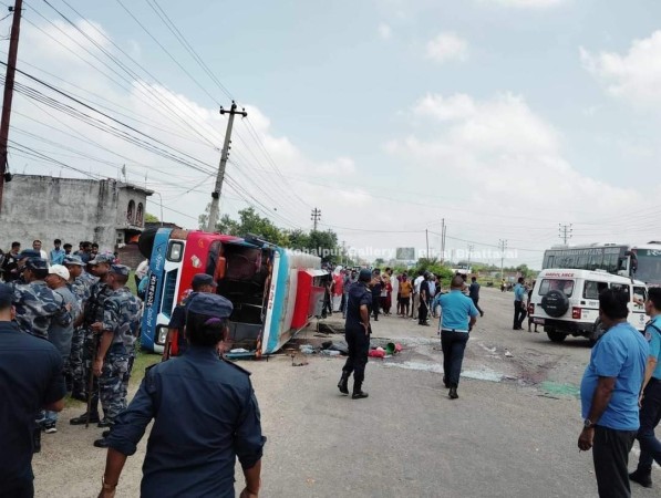 बाँकेको गनापुर नजिक भयानक बस दुर्घटना, दुईको मृत्यु,२७ घाइते