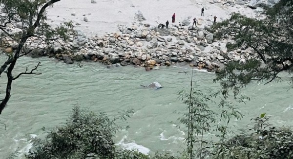 त्रिशूलीमा ट्रक खस्यो, चालकसहित ३ जनाको उद्धार