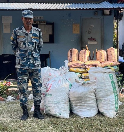 सशस्त्र प्रहरीद्वारा ७ लाख रुपैयाँको रुद्राक्षको दाना बरामद