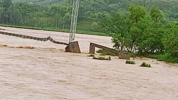 दाङको दंगीशरणमा बबई पुलको पिलर बगाउँदा आवतजावत बन्द