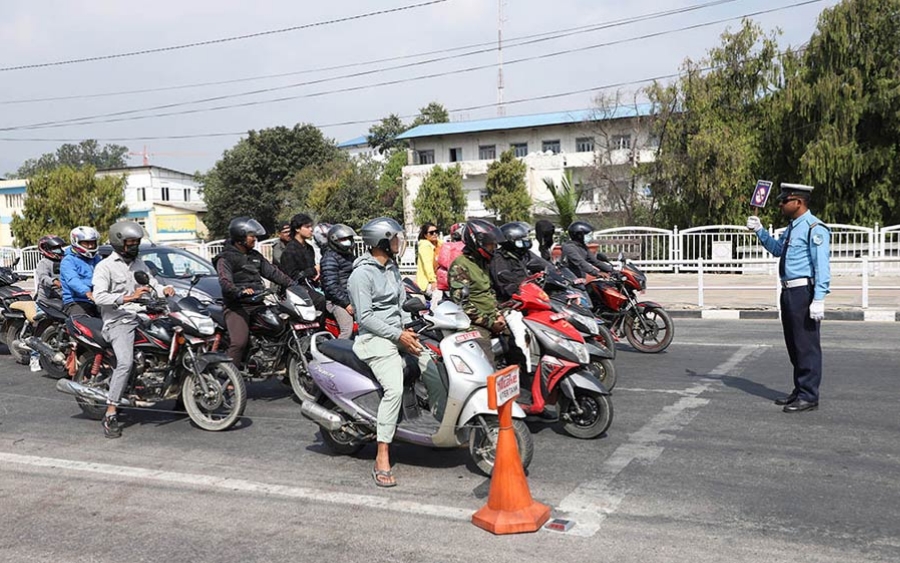 अनावश्यक रुपमा हर्न नबजाउन ट्राफिक प्रहरीको अनुरोध