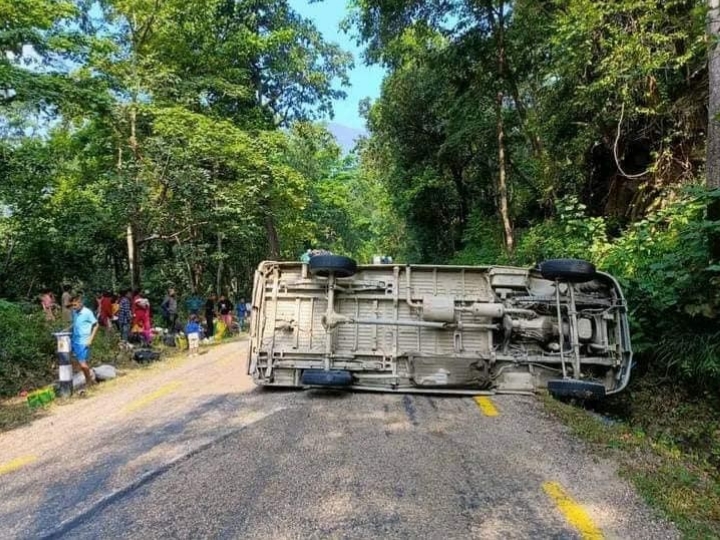 जुम्लाबाट आउँदै गरेको फोर्स देउरालीमा दुर्घटना, ५ जना घाइते