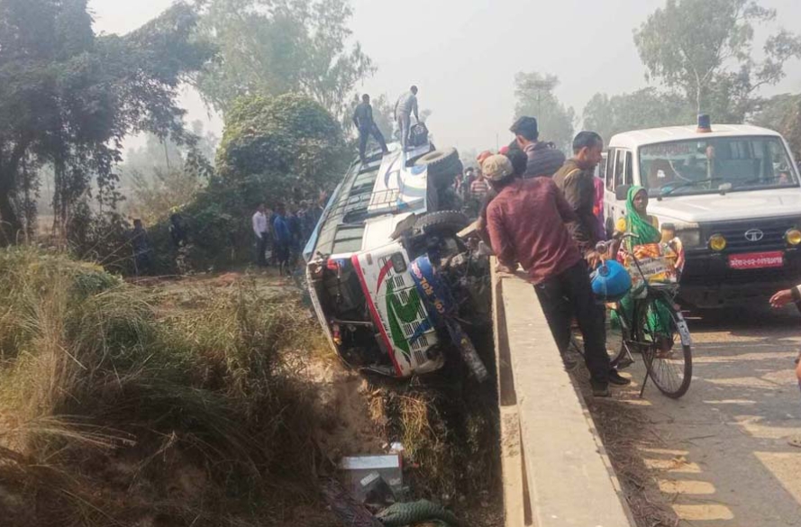 यात्रुवहाक बस पल्टिँदा २२ जना घाइते, दुईको अवस्था गम्भीर